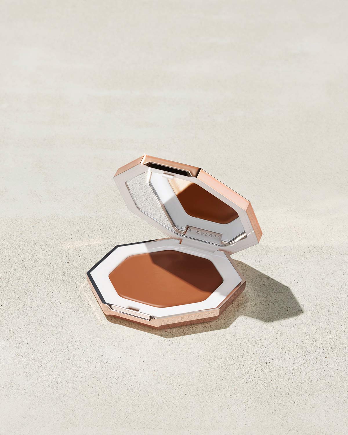 Bronceador en crema Cheeks Out Freestyle