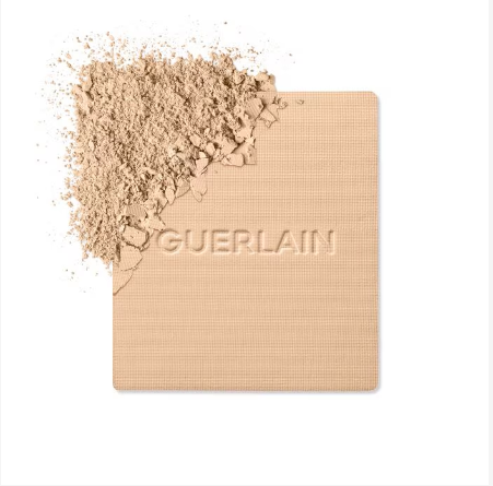 Fondo de maquillaje compacto mate de alta perfección.