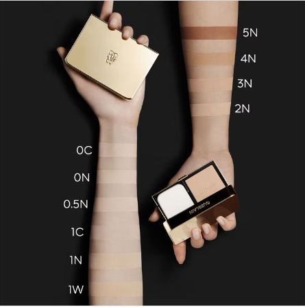 Fondo de maquillaje compacto mate de alta perfección.
