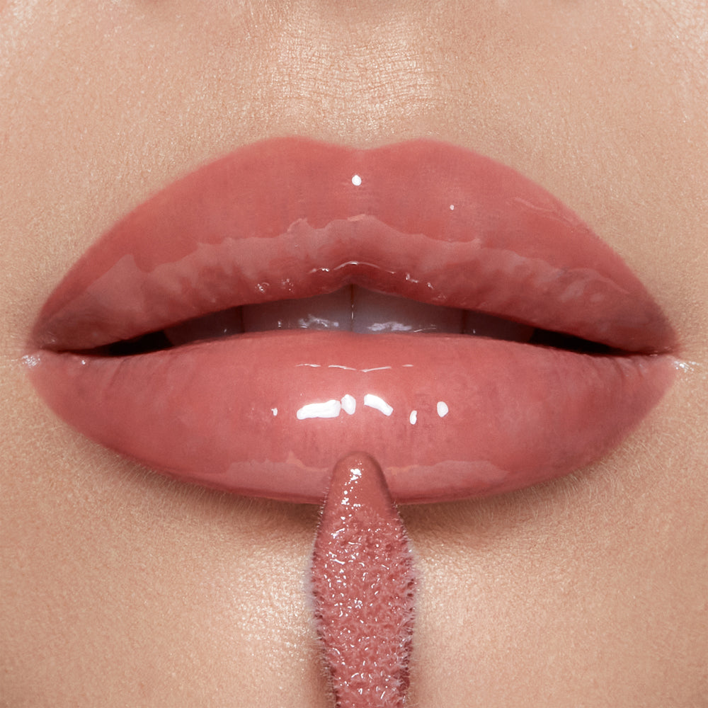 Pillow Talk Big Lip Plumpgasm - Fair/Medium on fair skin tone model