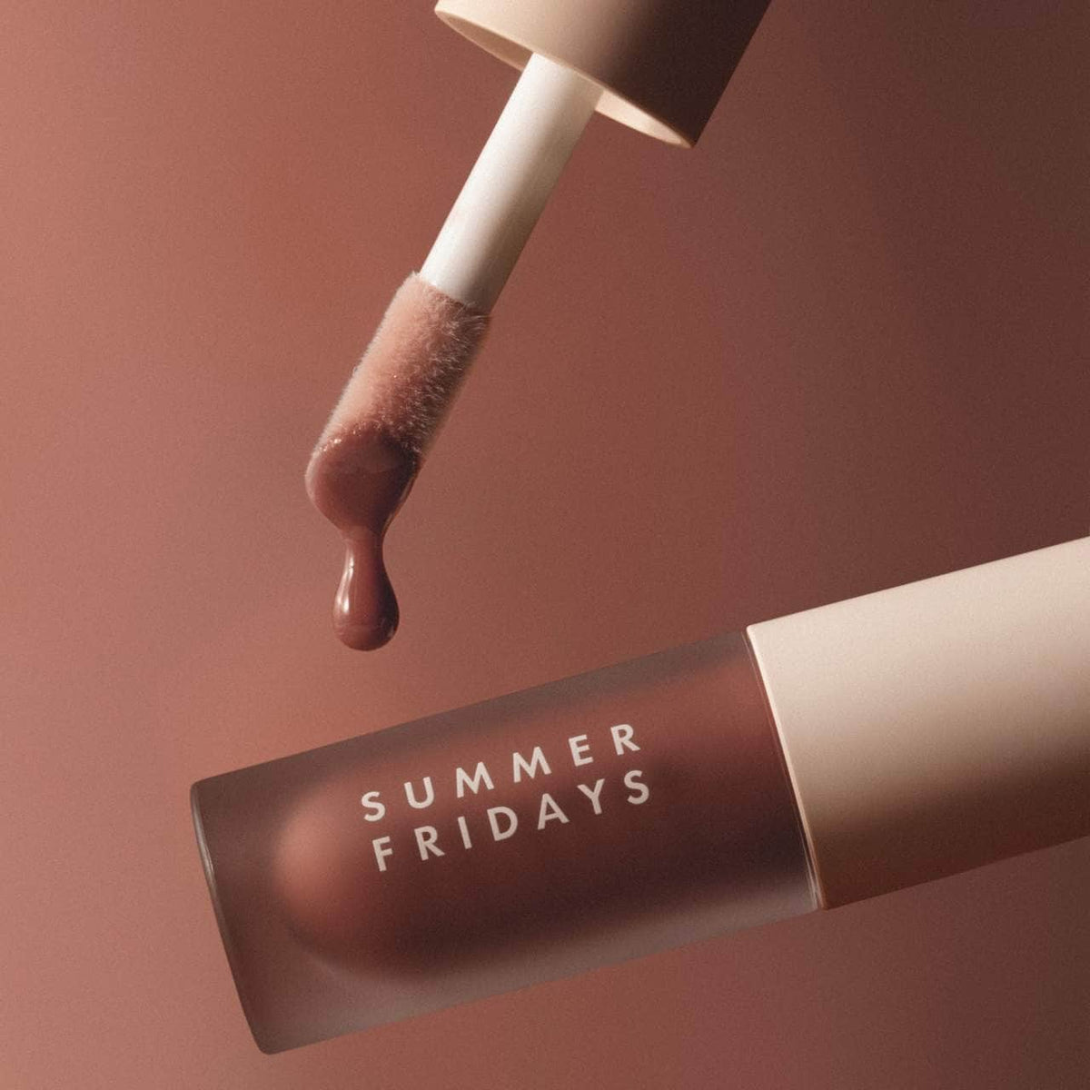 Summer Fridays Dream Lip Oil for Moisturizing Sheer Coverage in Warm Beige Image 2