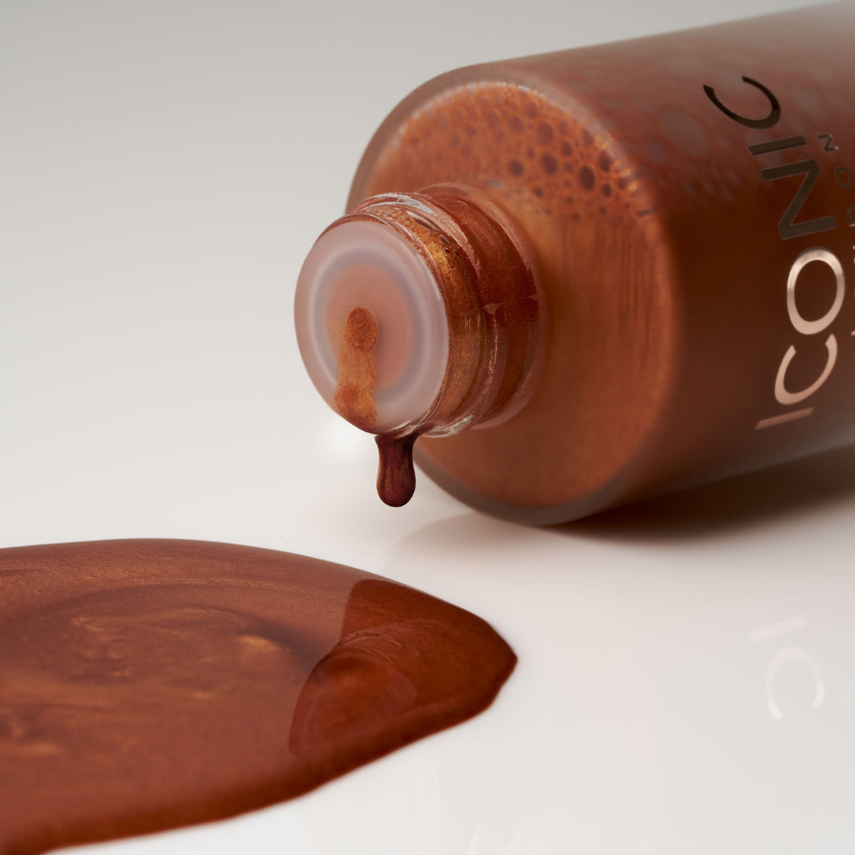 ICONIC London Bronzing Elixir - Universal - image 6