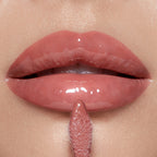 Charlotte Tilbury Pillow Talk Plumpgasm Lip Kit - Pillow Talk Original - Pillow Talk Big Lip Plumpgasm - Fair/Medium on fair skin tone model