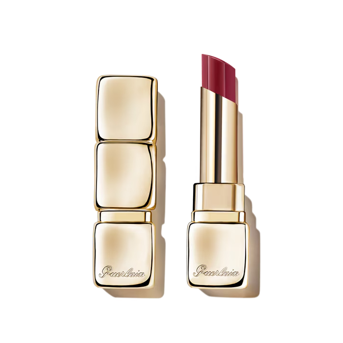 Barra de labios brillante con un 95 % de ingredientes derivados de la naturaleza.