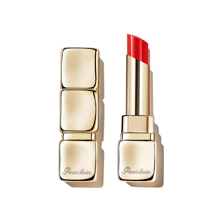 Barra de labios brillante con un 95 % de ingredientes derivados de la naturaleza.