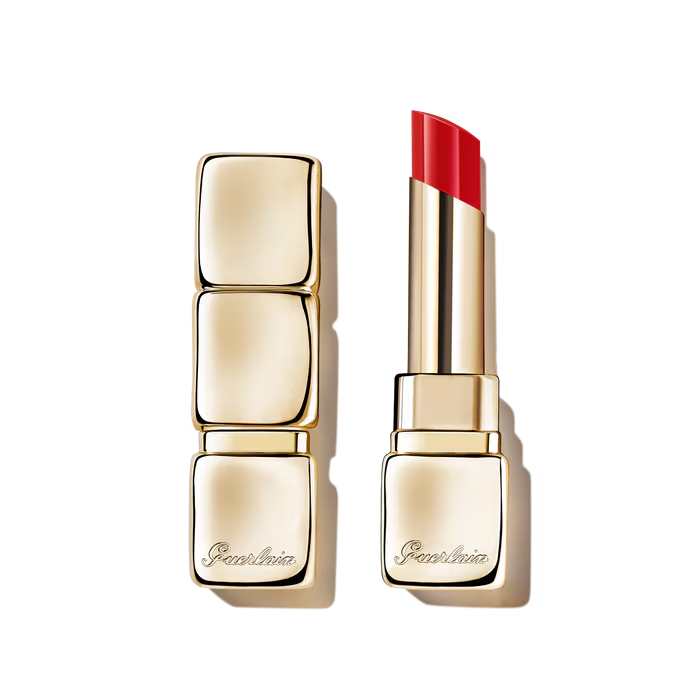 Barra de labios brillante con un 95 % de ingredientes derivados de la naturaleza.