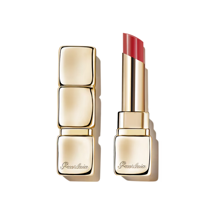 Barra de labios brillante con un 95 % de ingredientes derivados de la naturaleza.