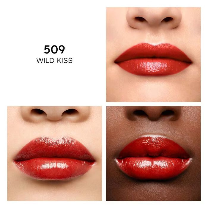 Barra de labios brillante con un 95 % de ingredientes derivados de la naturaleza.