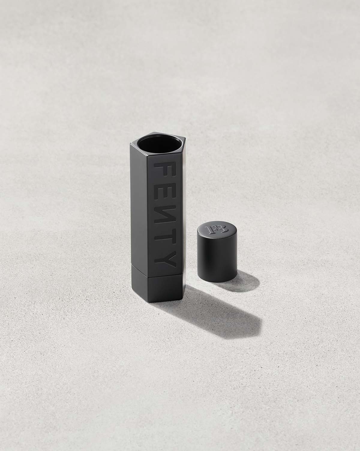 Fenty Beauty Fenty Icon The Case - Matte Black - official image 4