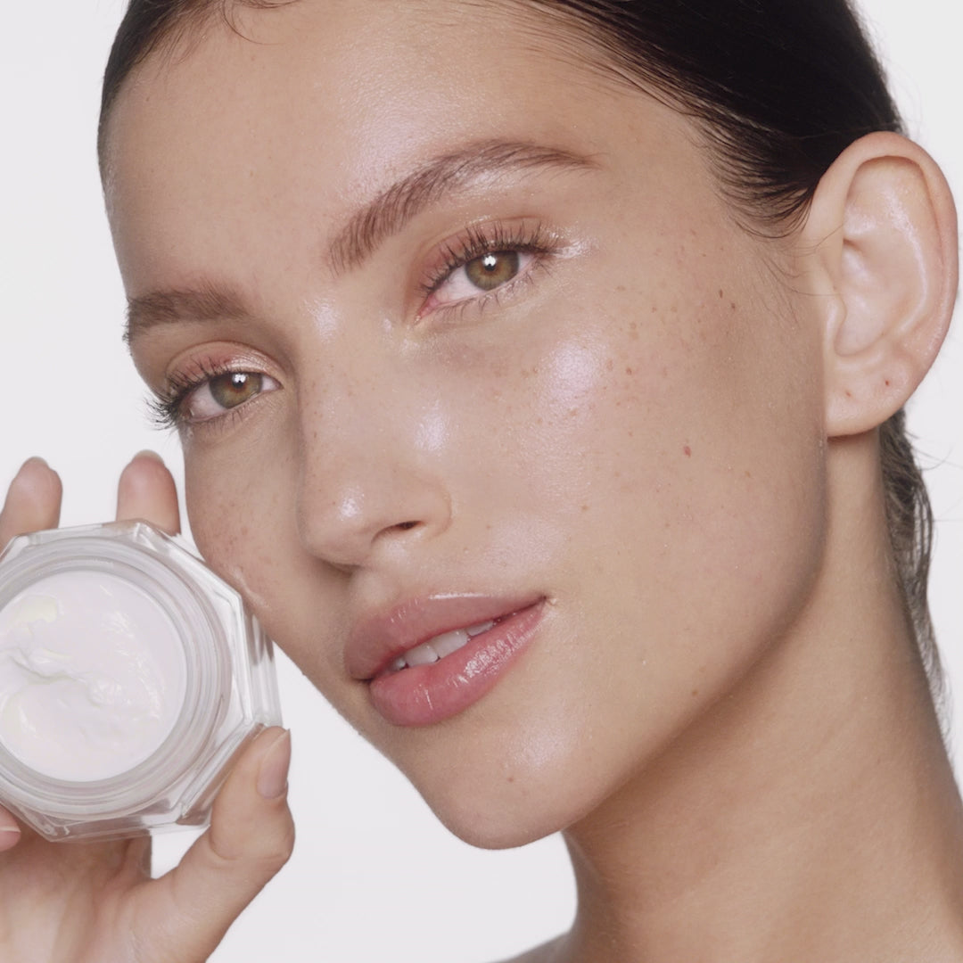 Load  video: &lt;&lt;&lt;tt6&gt;Charlo tt e’sMag  icCre  amMoisturiser- 50ml