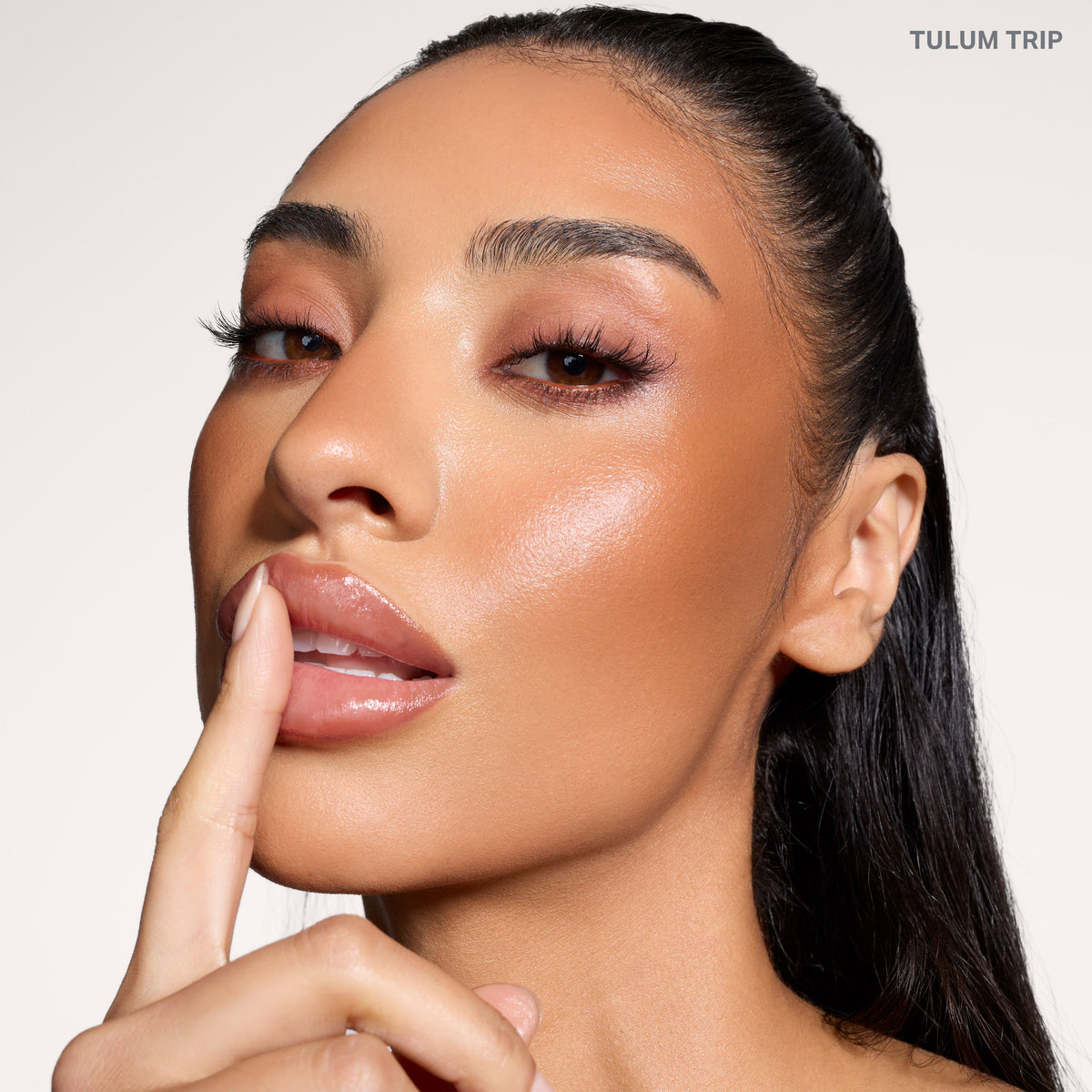 Morphe Bronze & Tone Duos - Tulum Trip model
