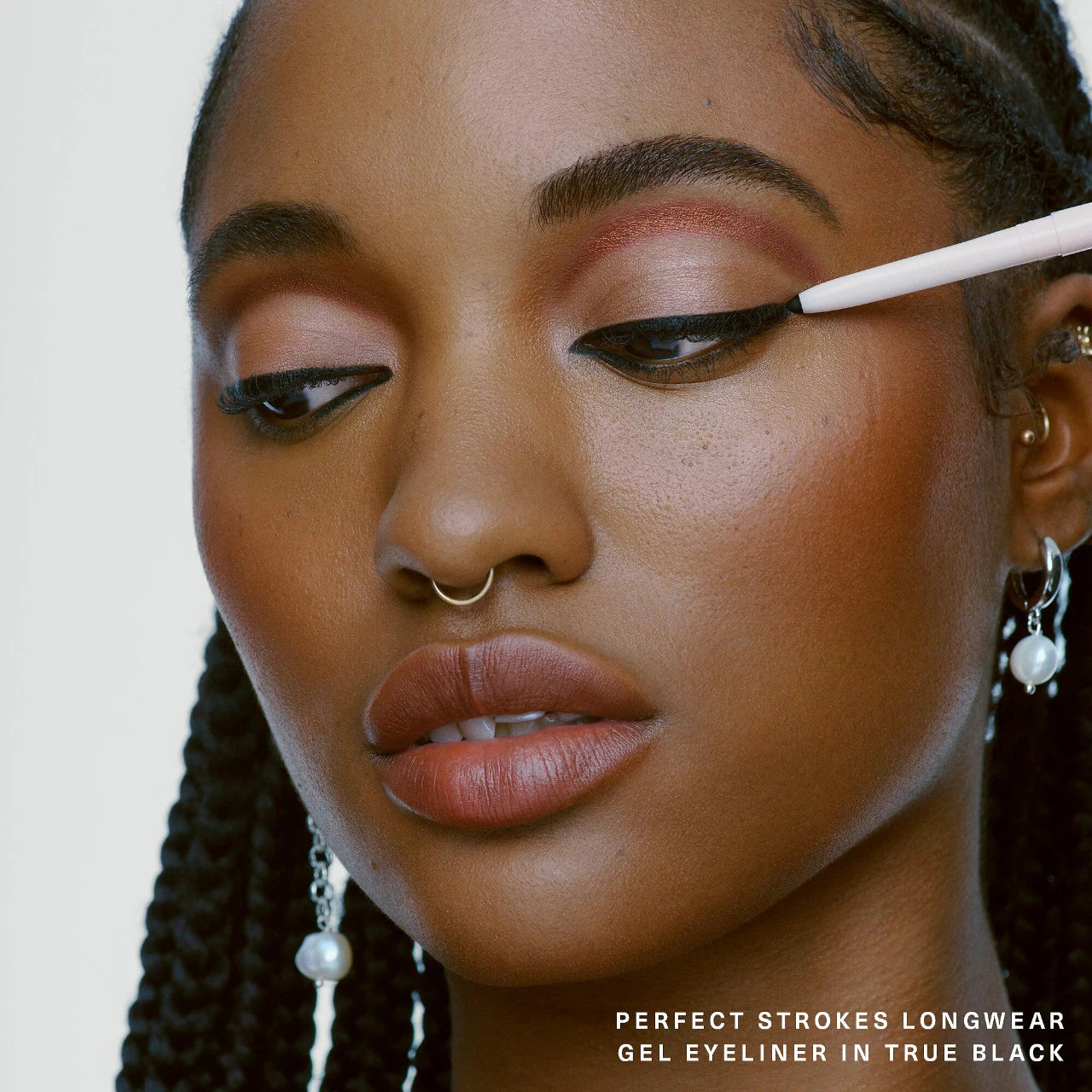 Delineador de ojos en gel de larga duración y resistente al agua Perfect Strokes