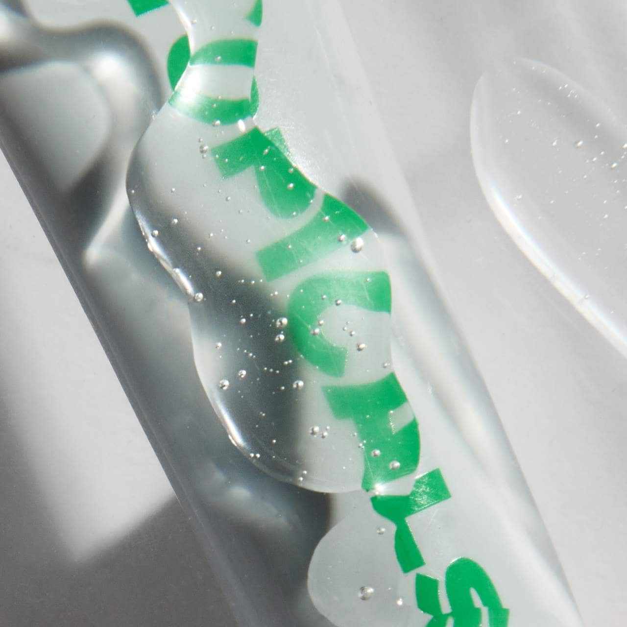 Bálsamo labial brillante Slick Salve para calmar e hidratar